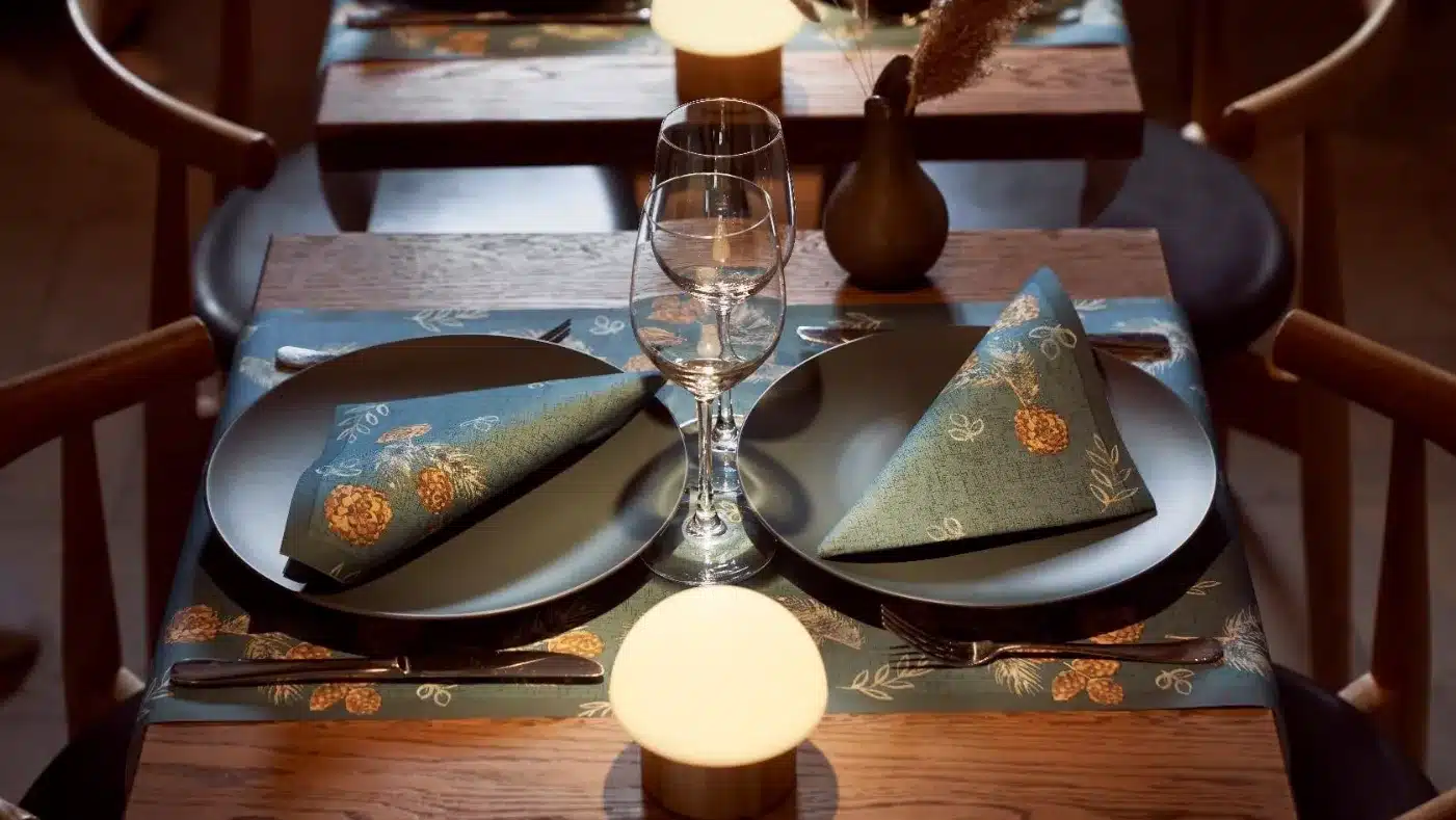 luxury paper napkins linen feel for table decoration in restaurants